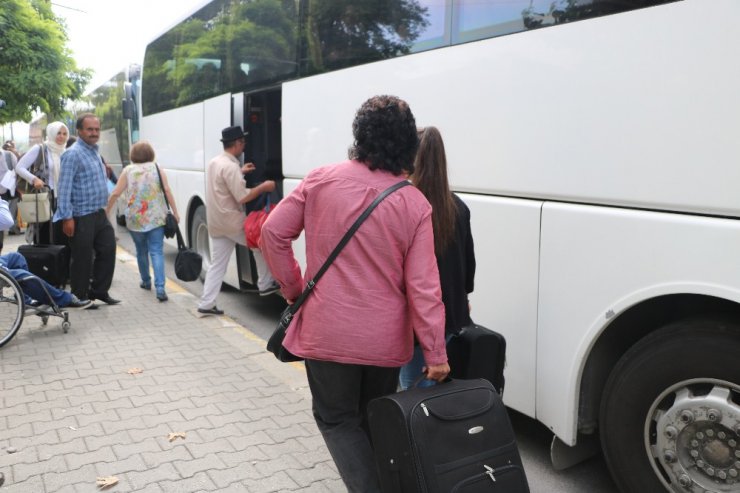 Duran tren seferleri sonrasında yolcular otobüsler ile taşınmaya başlandı