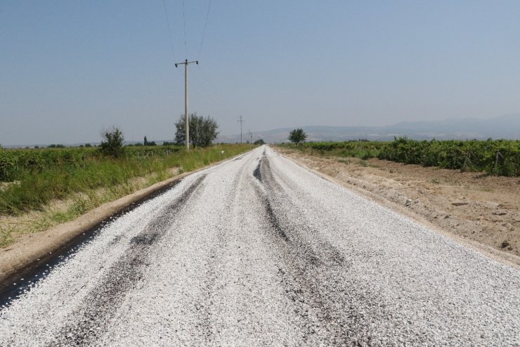 Büyükşehirin asfalt çalışması mahalleyi tozdan kurtardı