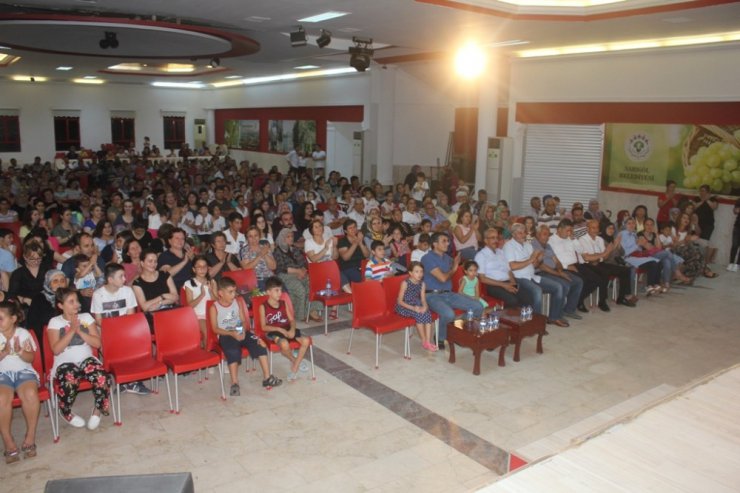 Sarıgöllü öğrencilerin tiyatro gösterisi beğenildi