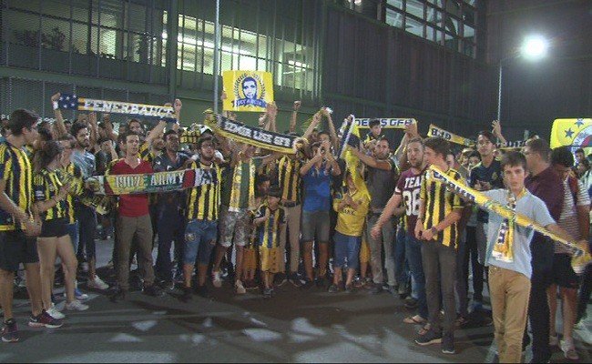 Fenerbahçe, İzmir’de coşkuyla karşılandı