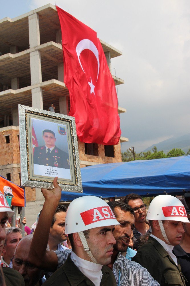 Hataylı şehit, doğum gününde toprağa verildi