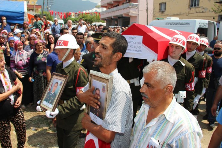 Hataylı şehit, doğum gününde toprağa verildi