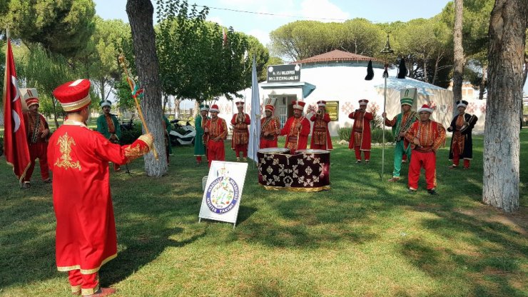 Türkçe öğrenmeye geldiler, mehtere hayran kaldılar