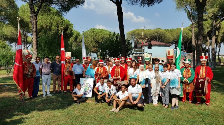 Türkçe öğrenmeye geldiler, mehtere hayran kaldılar