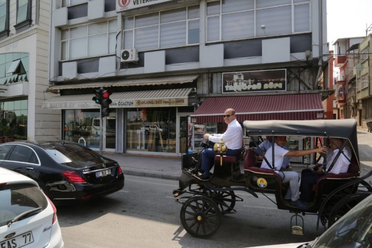 Başkan Sözlü’den elektrikli faytonla Adana turu