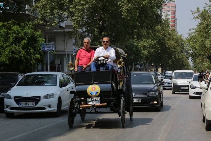 Başkan Sözlü’den elektrikli faytonla Adana turu