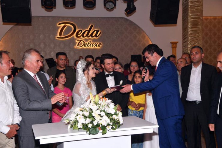 Bakan Zeybekci nikah şahidi oldu