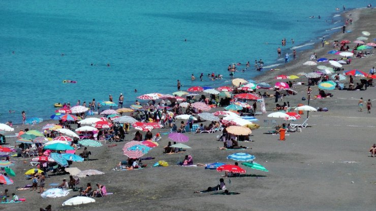 Akçakoca sahilleri doldu