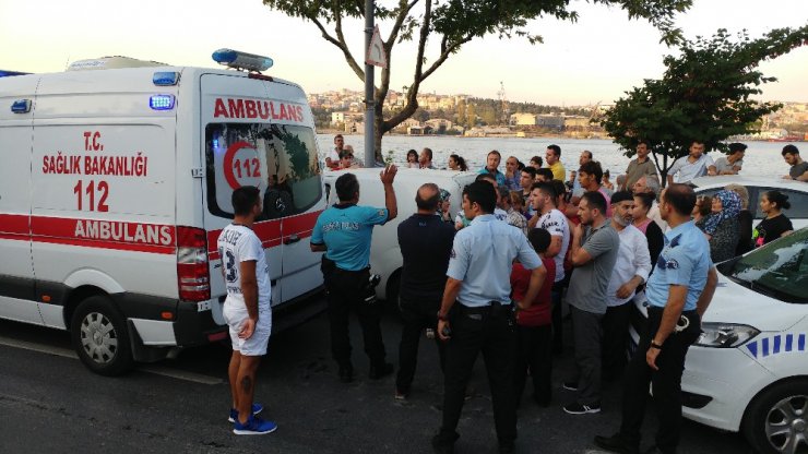 Serinlemek için girdiği denizde boğulmaktan son anda kurtuldu