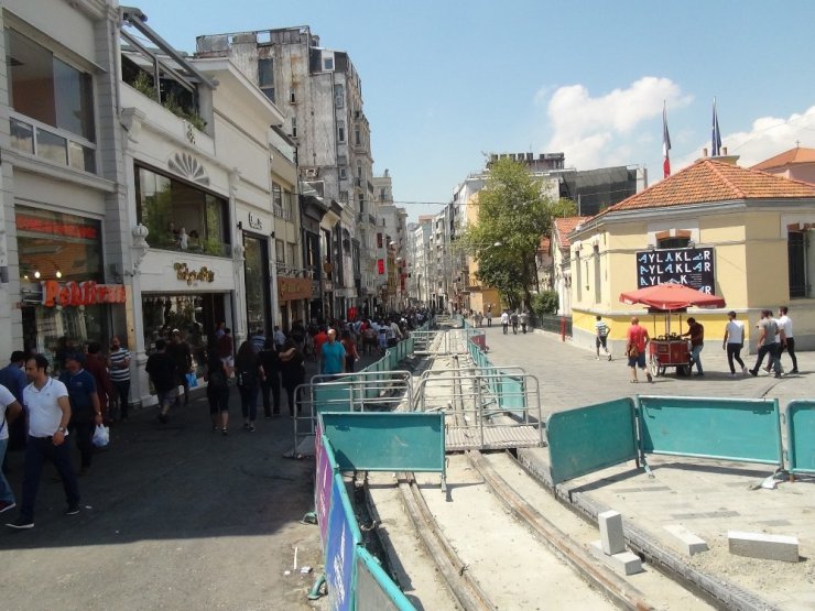 İstanbul’da sıcak hava bunalttı, vatandaşlar serinlemek için farklı yollara başvurdu