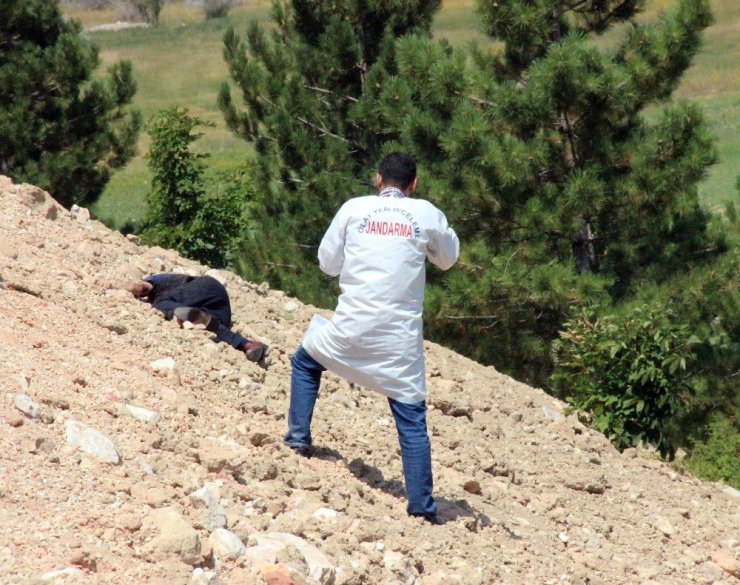 Konya’da yol kenarında başından vurulmuş erkek cesedi bulundu