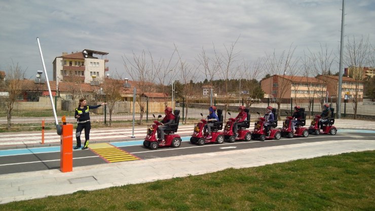 Kur’an Kursu öğrencilerine trafik eğitimi