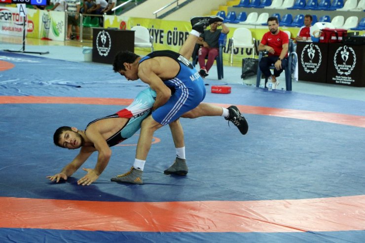 Uluslararası Yıldızlar Güreş Turnuvasında Türkiye 8 altın madalya ile birinci