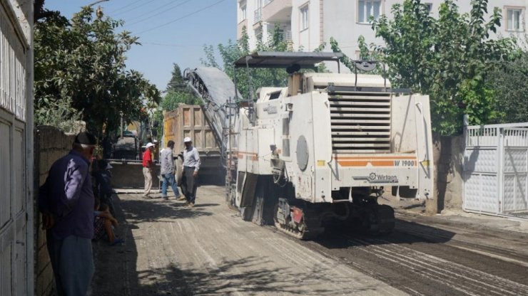 Malazgirt Mahallesi yıllar sonra yeni asfalta kavuşuyor