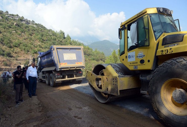 Gazipaşa Esenpınar’a yol hizmeti