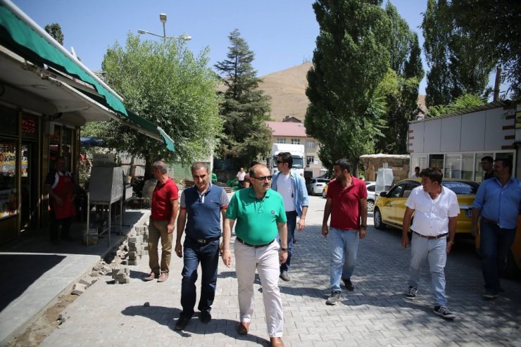 Vali Ustaoğlu, parke çalışmalarını inceledi