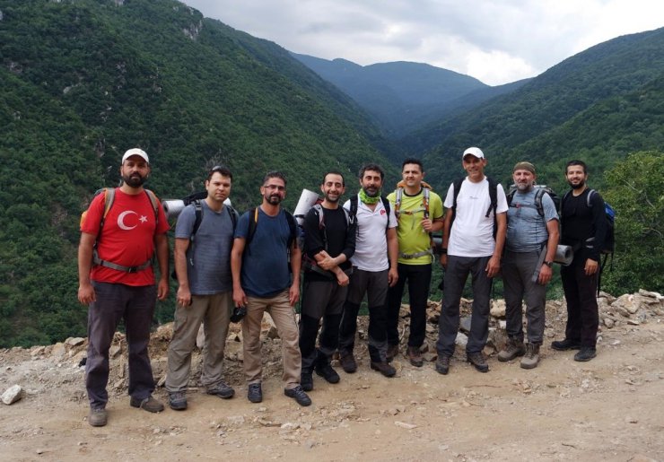 Bursalı dağcılar doğal havuzlarda serinliyor