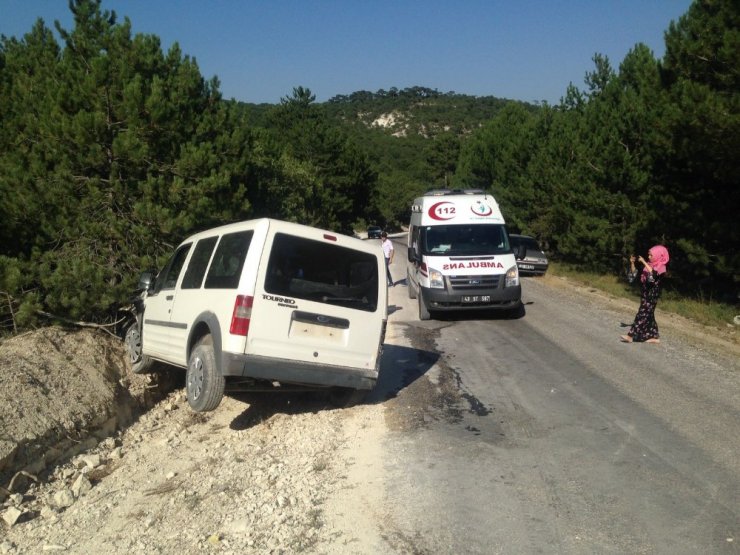 Domaniç’te trafik kazası: 2 yaralı