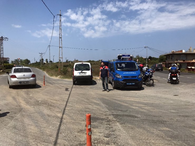 İstanbul plajlarında jandarma ekipleri kuş uçurtmuyor