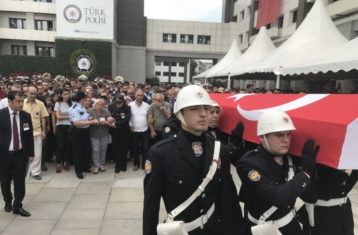 İstanbul’da DEAŞ’lı teröristin saldırısında şehit düşen polis için veda töreni