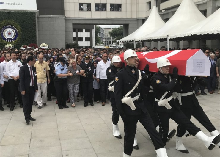 İstanbul’da DEAŞ’lı teröristin saldırısında şehit düşen polis için veda töreni