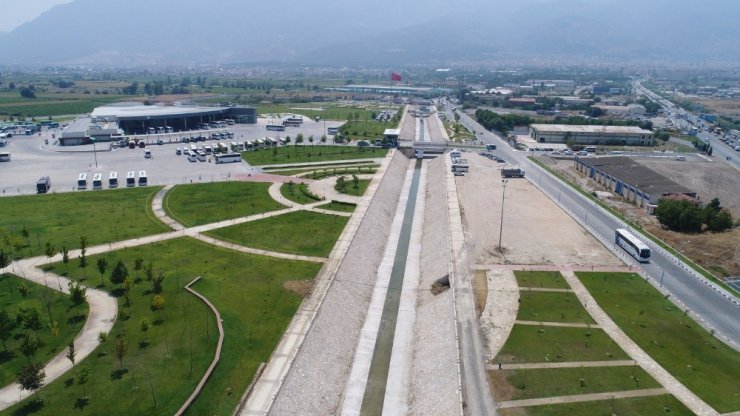 Terminal önündeki derede ıslah çalışması