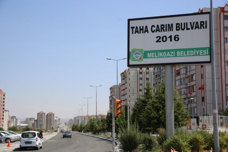 Taha Carım Bulvarı 4. Etapta asfaltlama çalışması