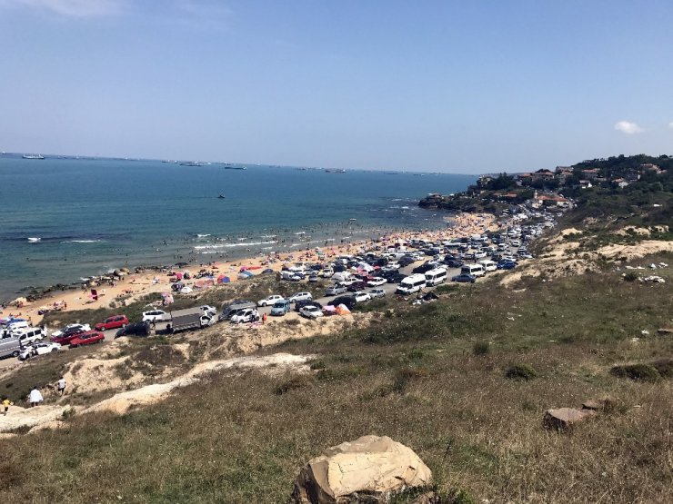 İstanbul plajlarında jandarma ekipleri kuş uçurtmuyor