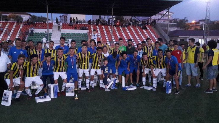 TFF Lefke Cup U15 Futbol Turnuvasının kupa töreni yapıldı