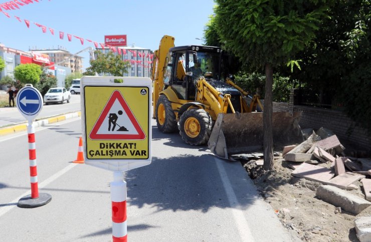 Van Büyükşehir Belediyesinden yol yenileme çalışması