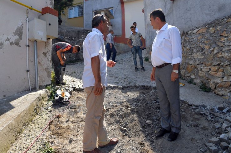 Uludağ eteklerinde kardan zarar gören yollar yeniliyor