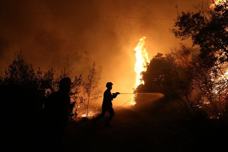 Yunanistan’daki orman yangını büyüyor