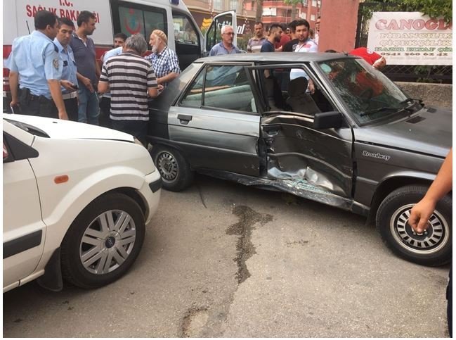 Kozan’da trafik kazası;2 yaralı