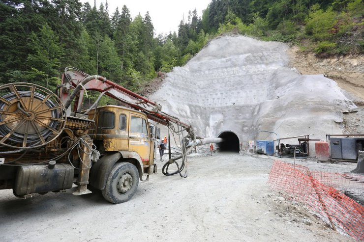 Karadere Tüneli’nde son bir kilometre