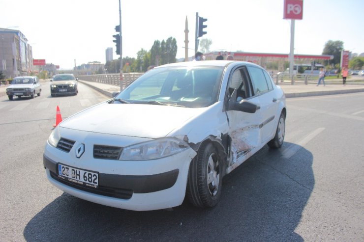 Elazığ’da trafik kazası: 3 yaralı