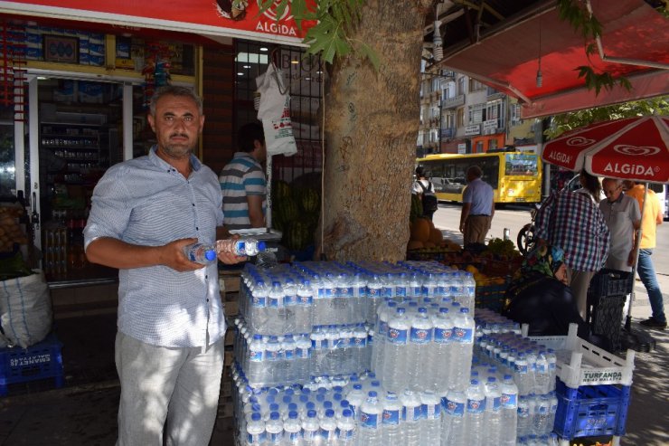 Kavurucu sıcaklıkların arttığı Malatya’da hazır suya yoğun talep