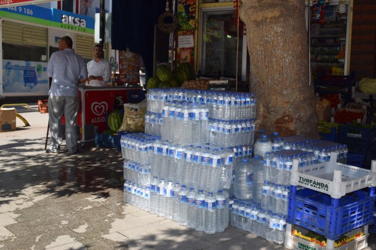 Kavurucu sıcaklıkların arttığı Malatya’da hazır suya yoğun talep