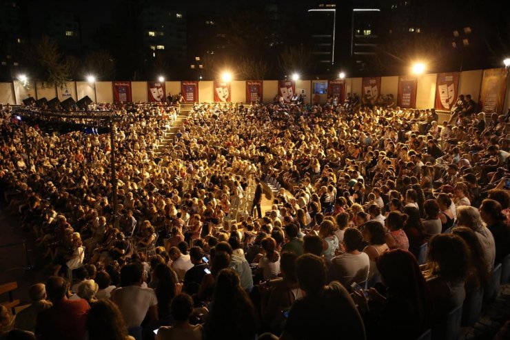 Tiyatro festivali yıldızlarla veda ediyor