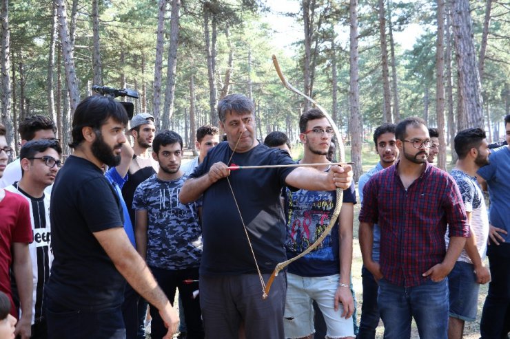 Rektör Polat, yabancı öğrencilerle kamp yaptı