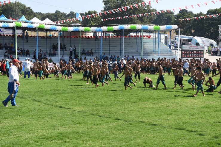 Geleceğin başpehlivanları Kurtdereli’de yetişiyor