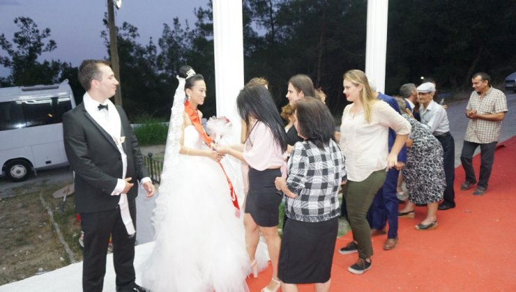 Çinli geline Trakya düğünü