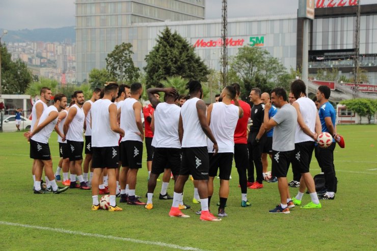 Alpay Özalan: "Çok iyi iki oyuncuyla ilgileniyoruz"