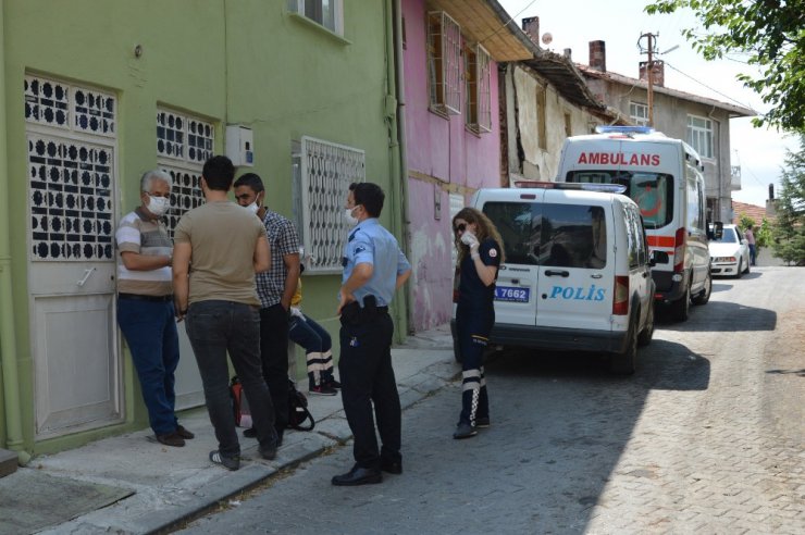 Yalnız yaşayan yaşlı adam evinde ölü bulundu