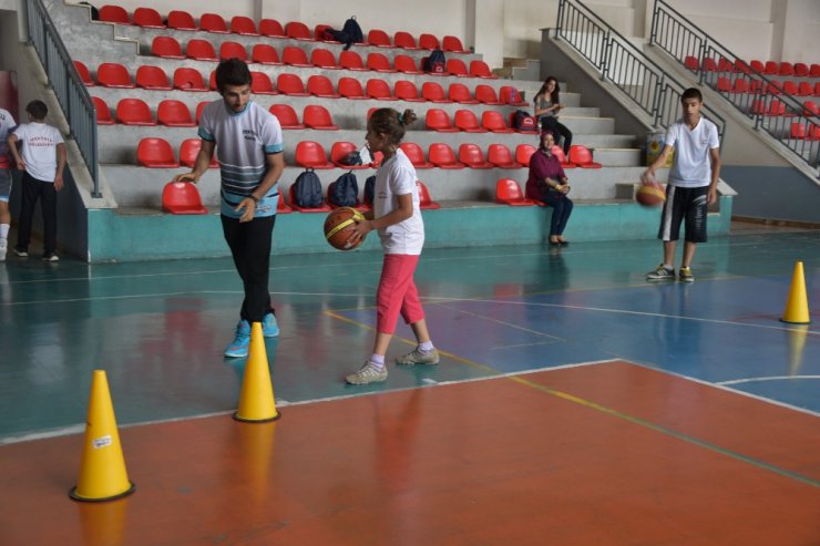 İpekyolu Belediyesinin yaz spor okullarına yoğun ilgi