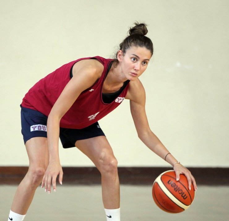 YDÜ Kadın Basketbol Takımı sezonu açtı