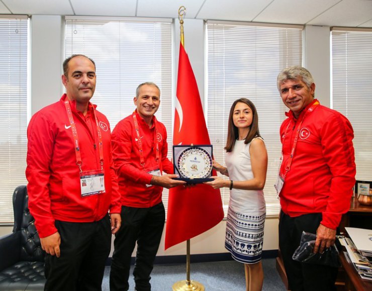 Dünya Şampiyonu İstanbul İtfaiyesi Türkiye’nin Los Angeles Başkonsolosu Gezer tarafından ağırlandı