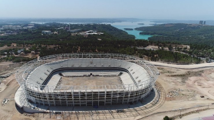 Adanalılar Koza Stadı’nda yazın terlemeden kışın üşümeden maç izleyecek