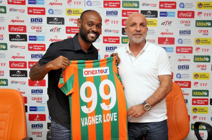 Vagner Love, 2 yıl daha Alanyaspor’da