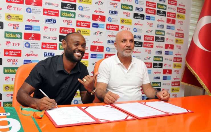 Vagner Love, 2 yıl daha Alanyaspor’da