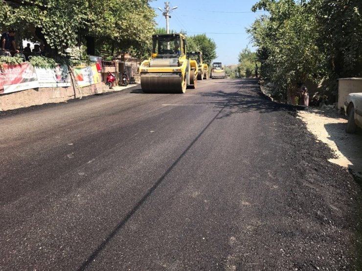 Büyükşehir’den Yuvalı ve Saklısu’ya sıcak asfalt